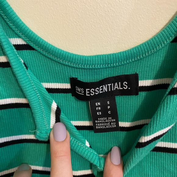 NWOT womens crop top. Size small. - Picture 2 of 4